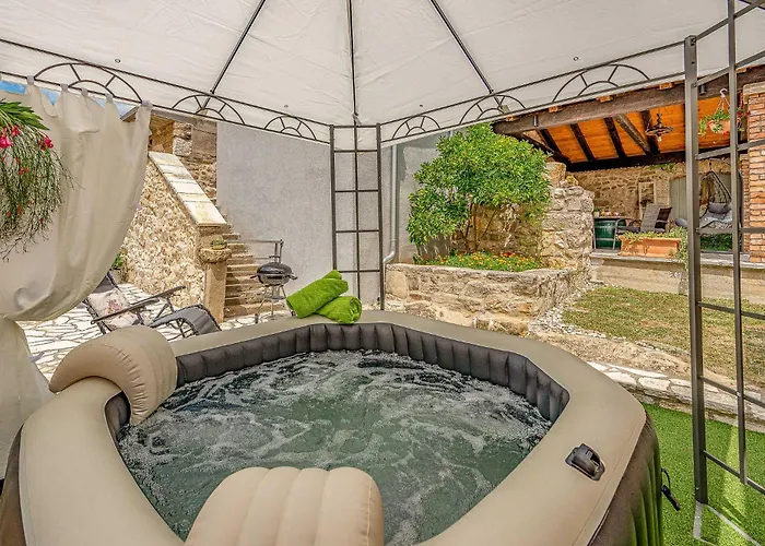 度假居 Joviraz 扎达尔