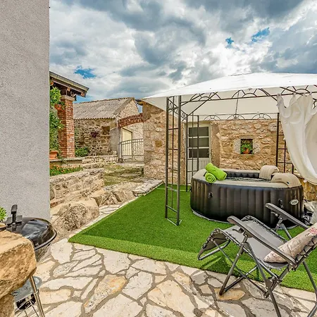 Holiday home Joviraz *